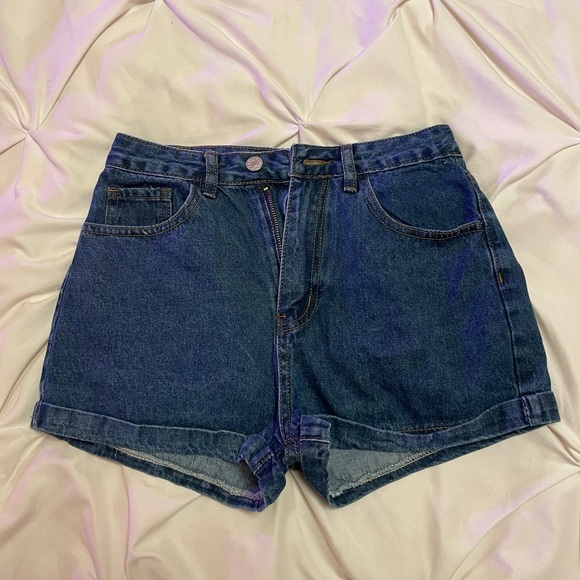 Women’s Jeans shorts with design on pocket, Size XS - Picture 2 of 2